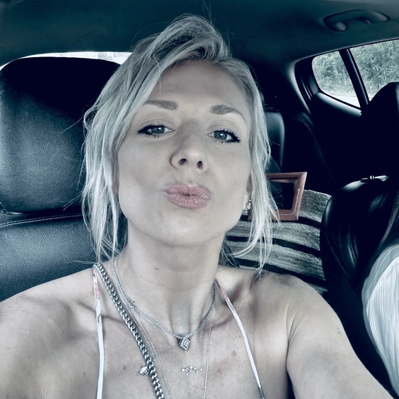 Meet your Posher, Roxanne - Picture 2 of 6